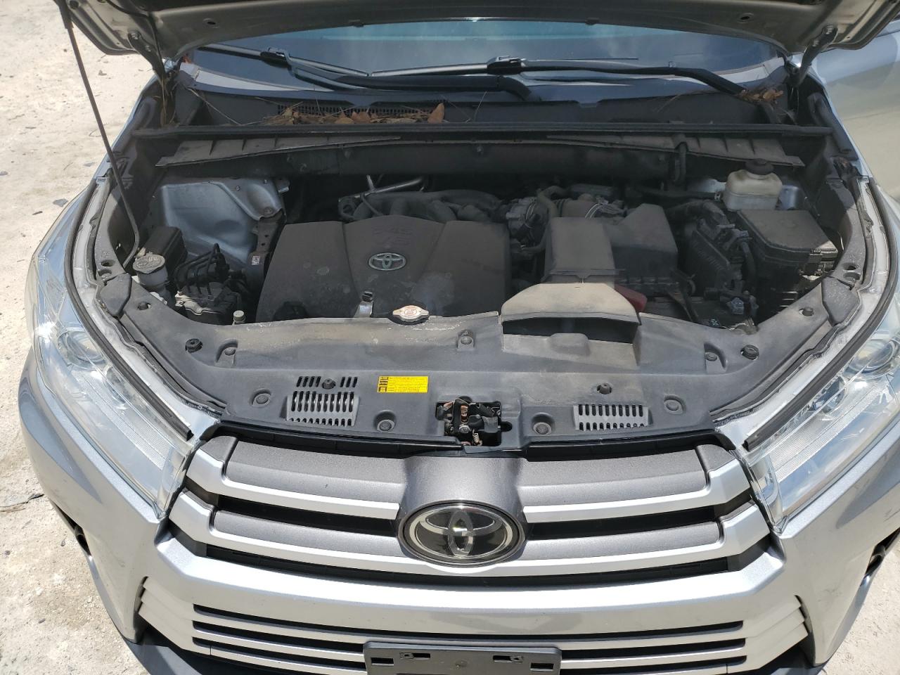 2018 Toyota Highlander Se VIN: 5TDKZRFH2JS264593 Lot: 64802545