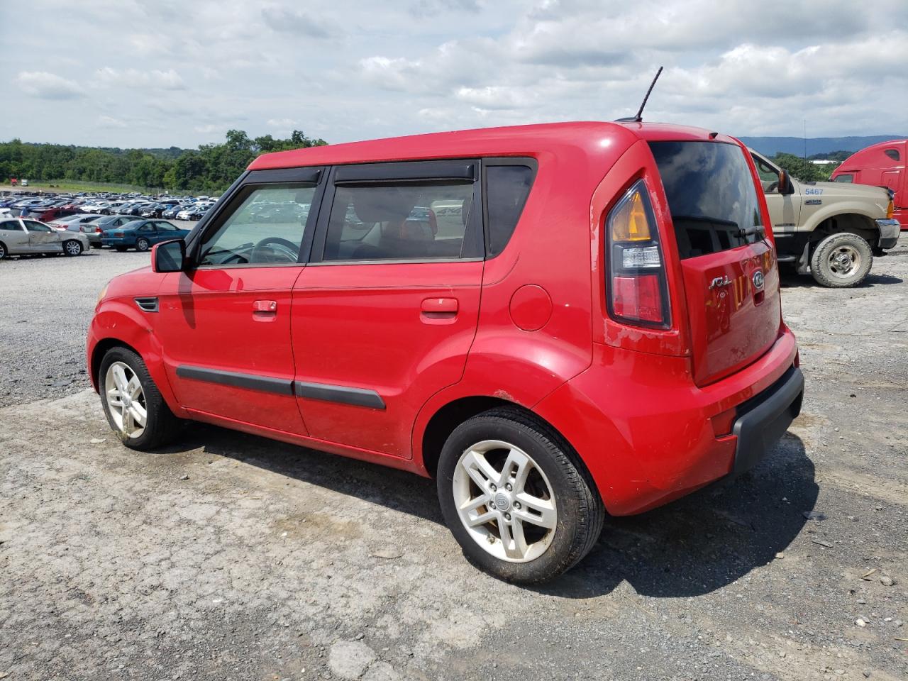 2010 Kia Soul + VIN: KNDJT2A25A7117394 Lot: 65096305