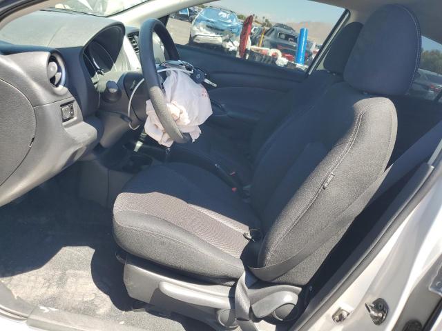  NISSAN VERSA 2015 Srebrny