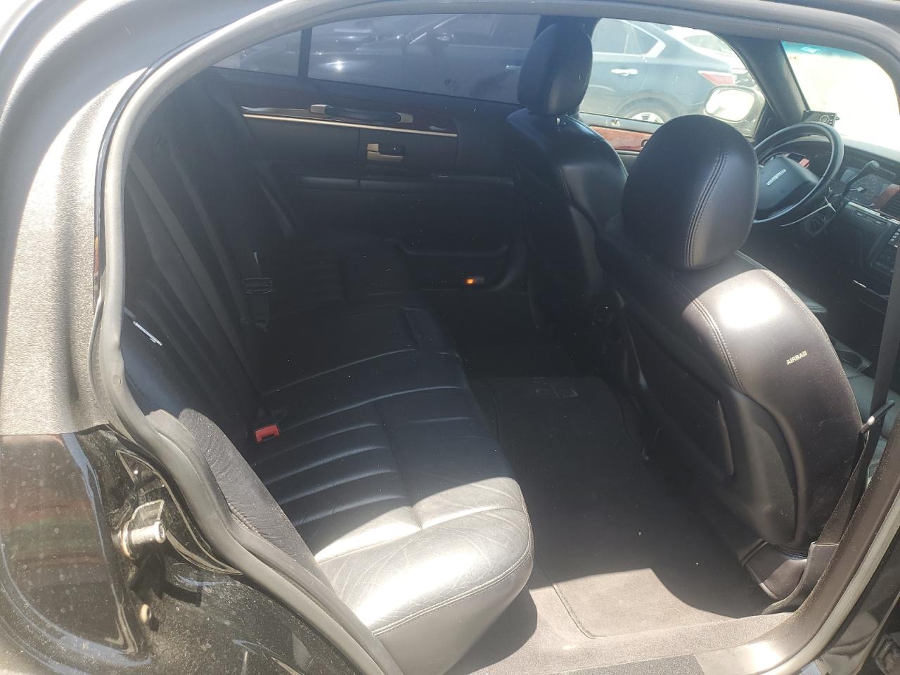 2005 Lincoln Town Car Executive L VIN: 1LNHM84W45Y619127 Lot: 64552345