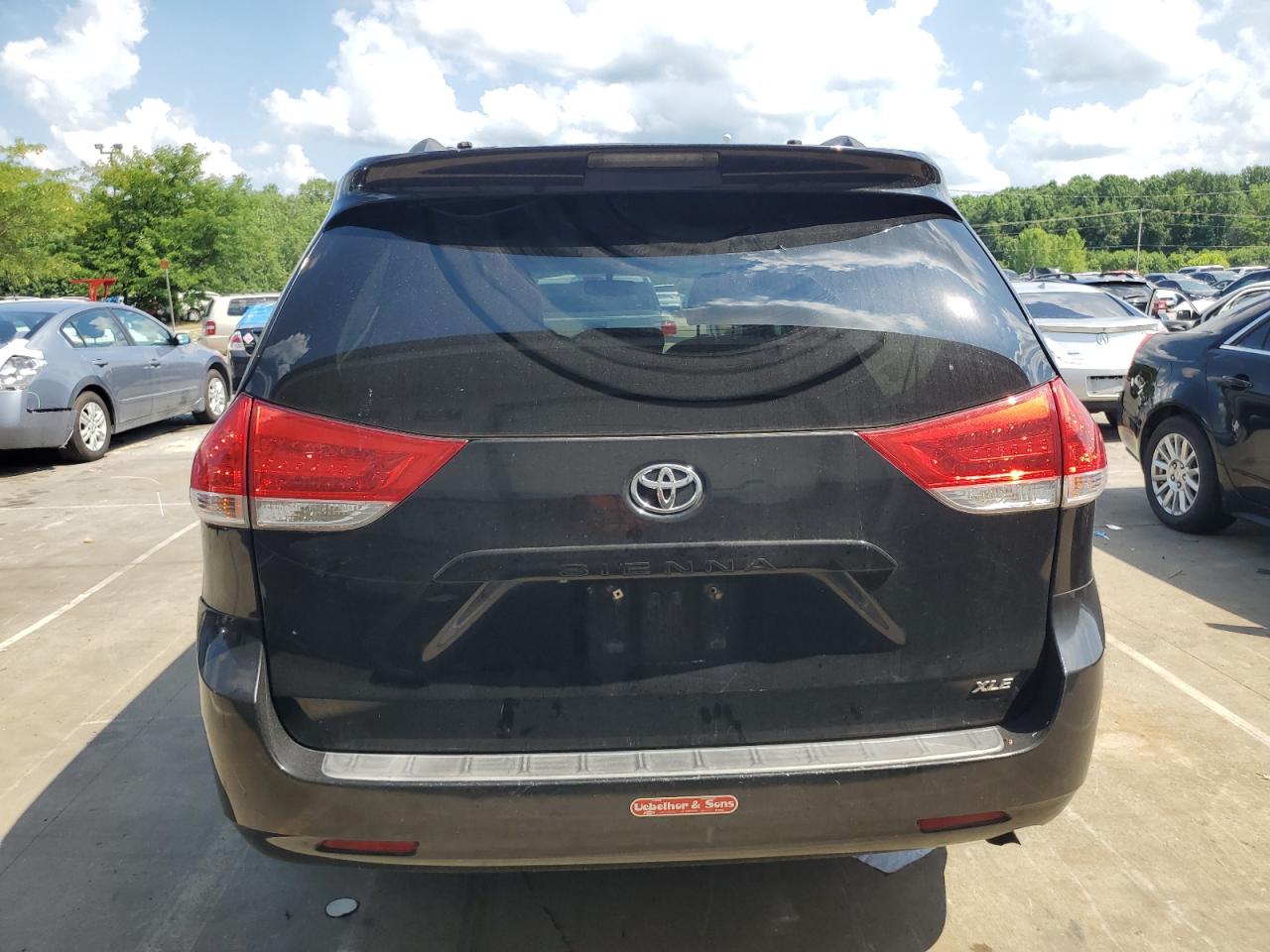 2011 Toyota Sienna Xle VIN: 5TDYK3DC6BS061906 Lot: 64400155