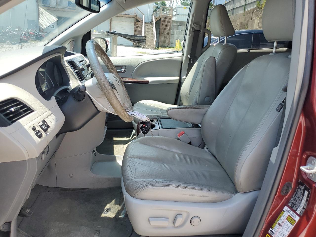 2013 Toyota Sienna Xle VIN: 5TDYK3DC5DS354151 Lot: 63645845