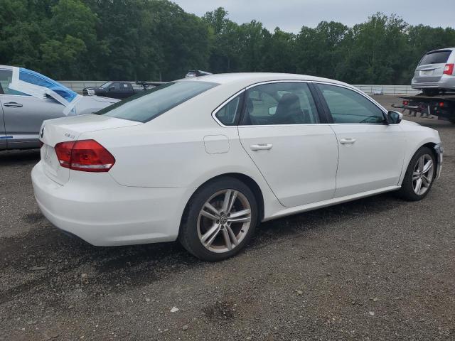 Sedans VOLKSWAGEN PASSAT 2014 Biały