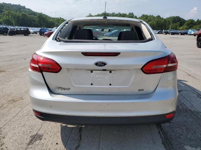 Sedans FORD FOCUS 2016 Srebrny
