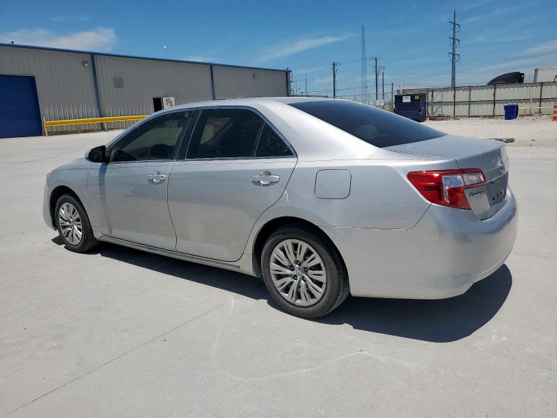 Sedans TOYOTA CAMRY 2014 Srebrny