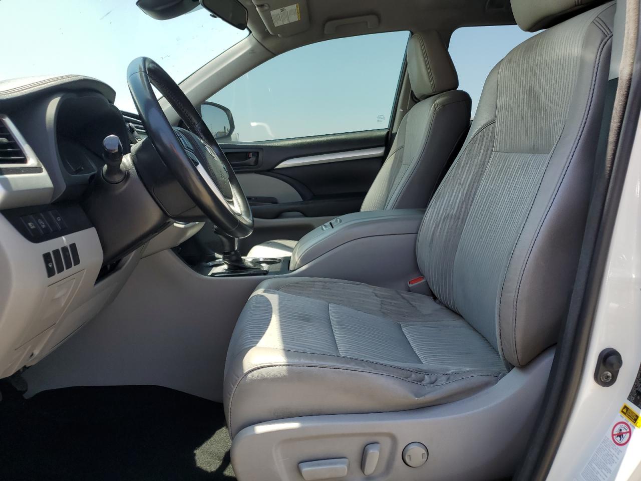 2018 Toyota Highlander Le VIN: 5TDBZRFH2JS861064 Lot: 65033125
