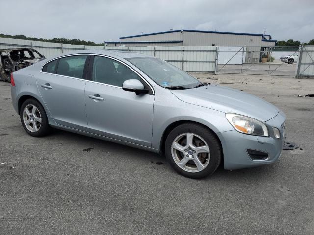 Sedans VOLVO S60 2013 Srebrny