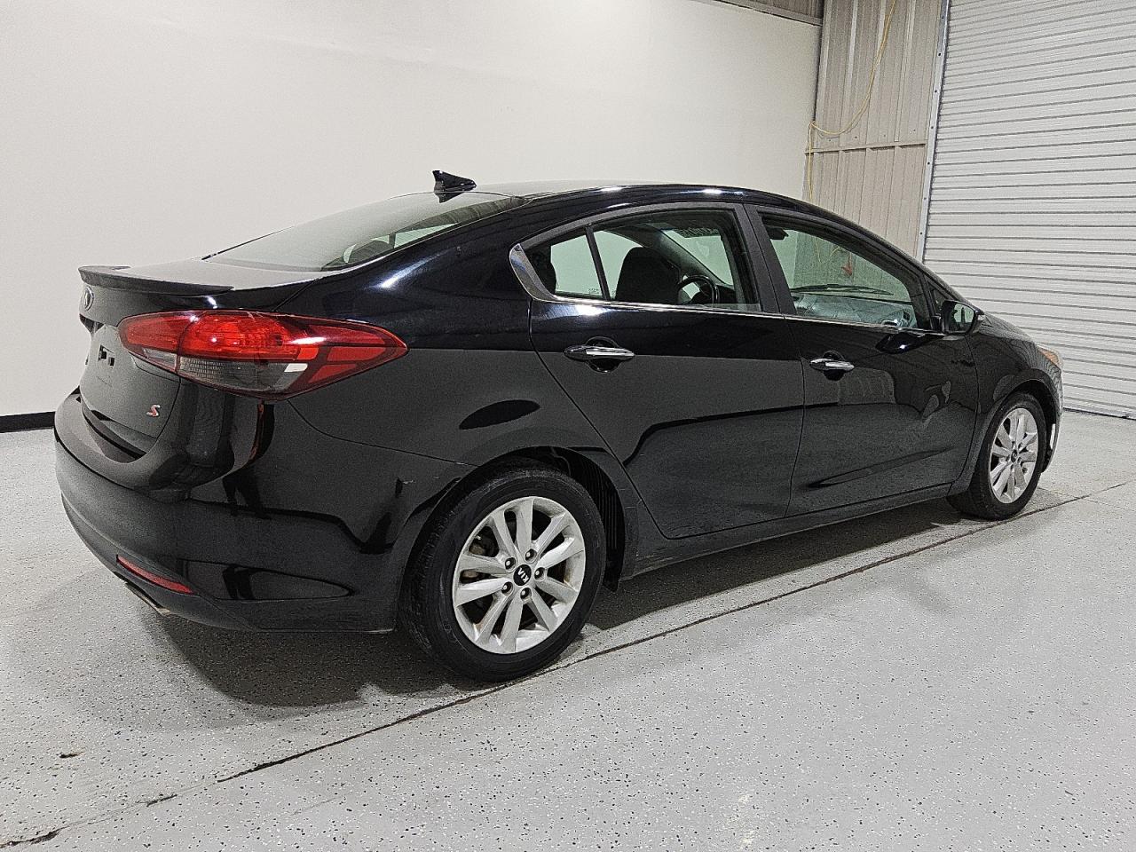 3kpfl4a72he129915 3KPFL4A72HE129915 2017 Kia Forte Lx