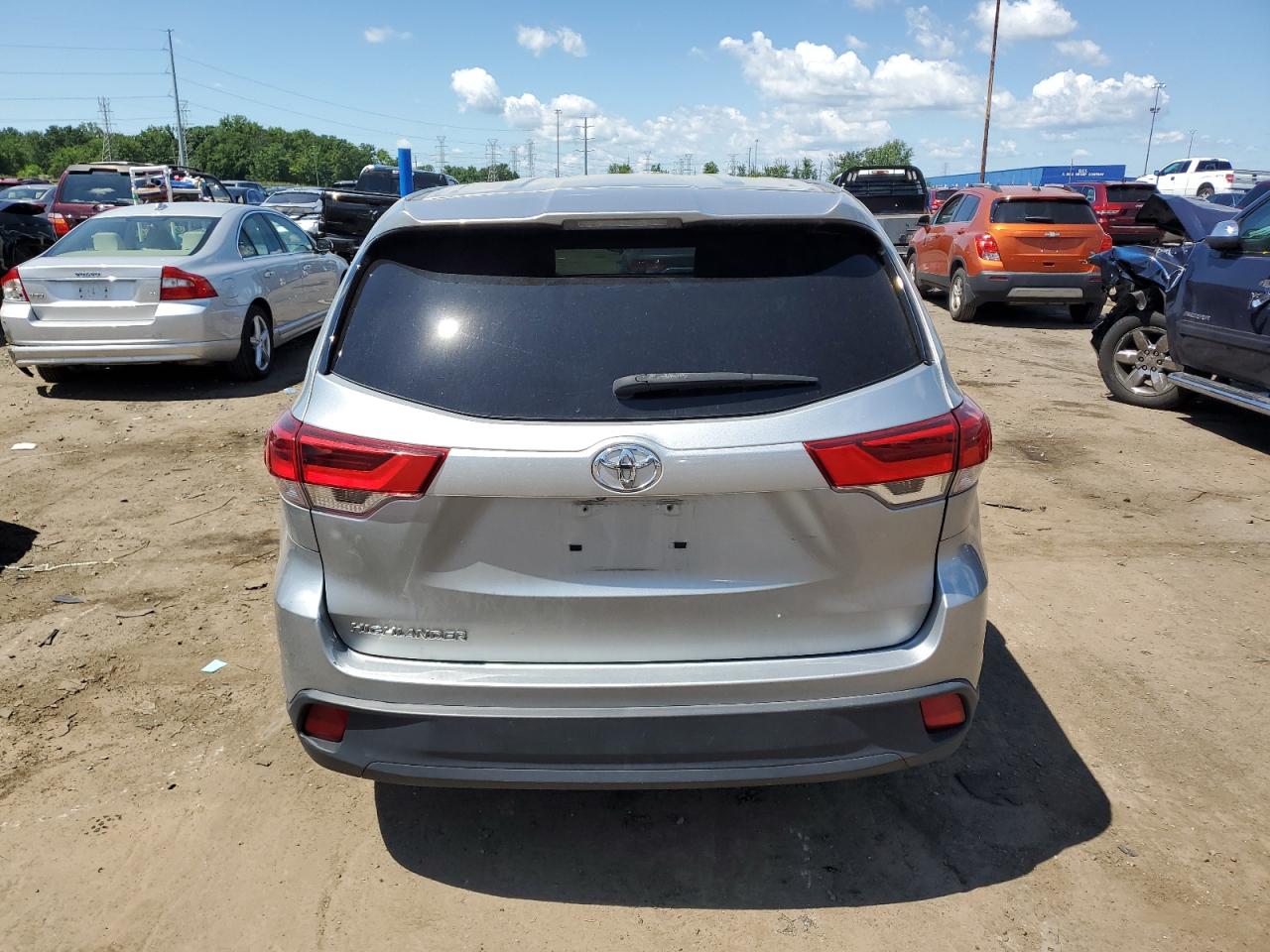 2019 Toyota Highlander Le VIN: 5TDZARFH1KS053120 Lot: 62933335