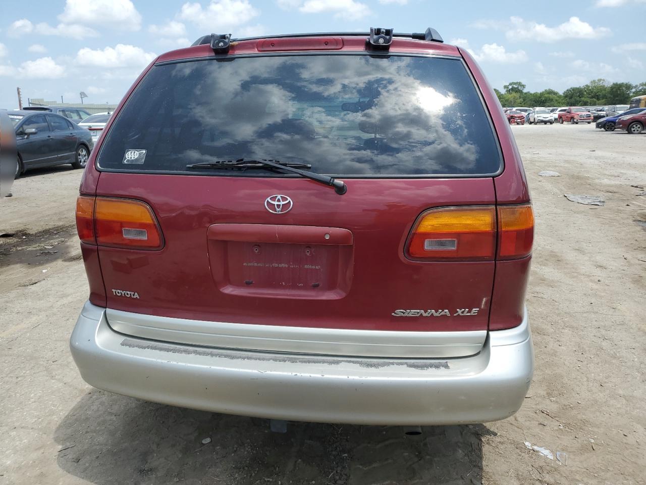 1999 Toyota Sienna Le VIN: 4T3ZF13C1XU158080 Lot: 65145525