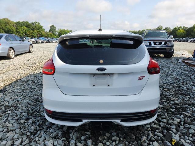  FORD FOCUS 2017 White