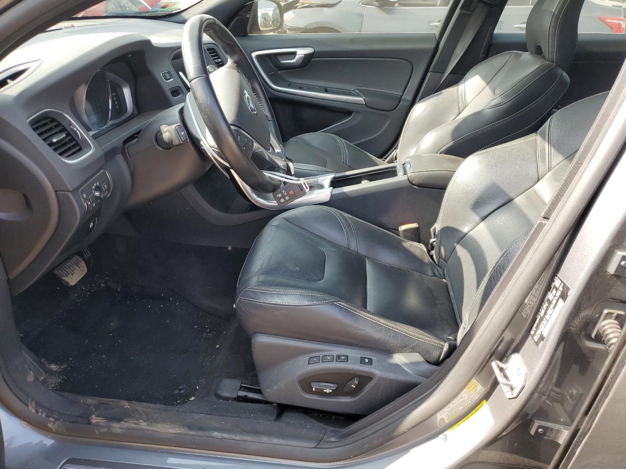 yv140mek1g1305198 YV140MEK1G1305198 2016 Volvo V60 T5 Premier