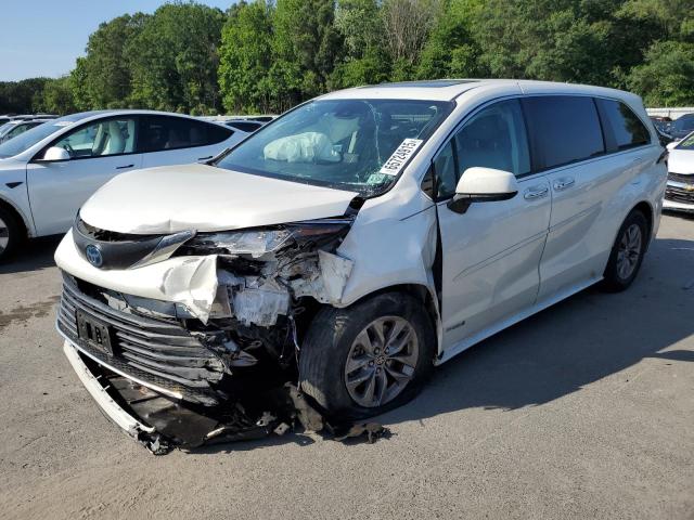 TOYOTA SIENNA XLE 2021