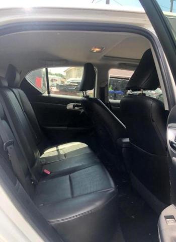 Hatchbacks LEXUS CT 200 2012 White