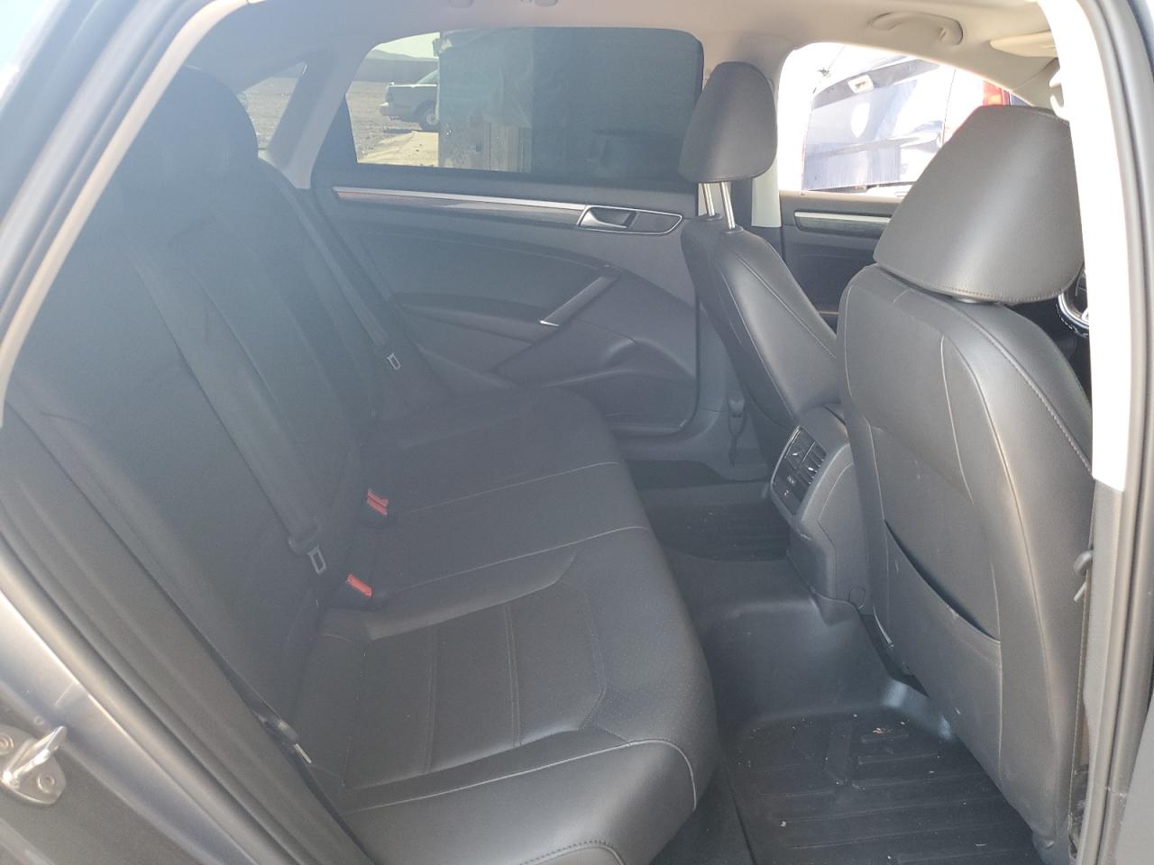 2018 Volkswagen Passat Se VIN: 1VWBA7A35JC013864 Lot: 64502735