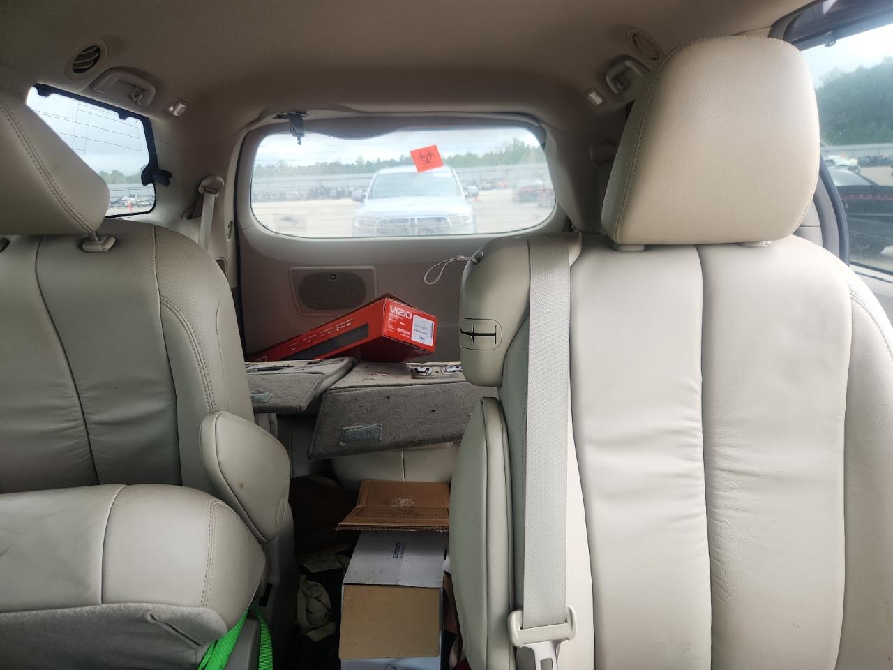 2011 Toyota Sienna Xle VIN: 5TDYK3DC5BS136658 Lot: 64439105