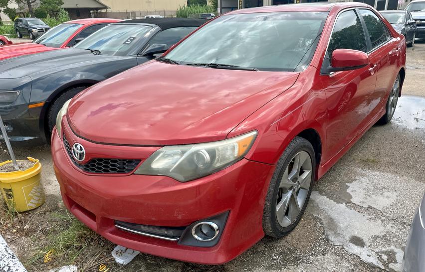 Sedans TOYOTA CAMRY 2012 Czerwony