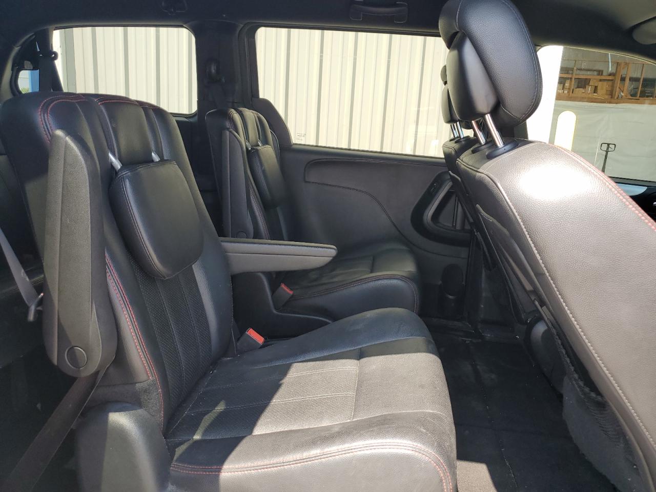 2016 Dodge Grand Caravan R/T VIN: 2C4RDGEG6GR323365 Lot: 65079985