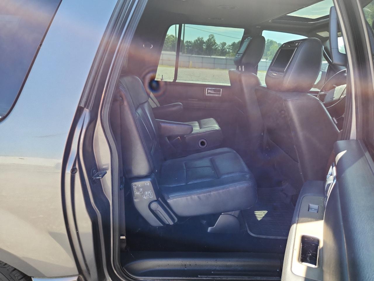 2011 Lincoln Navigator L VIN: 5LMJJ3J52BEJ09362 Lot: 63342215