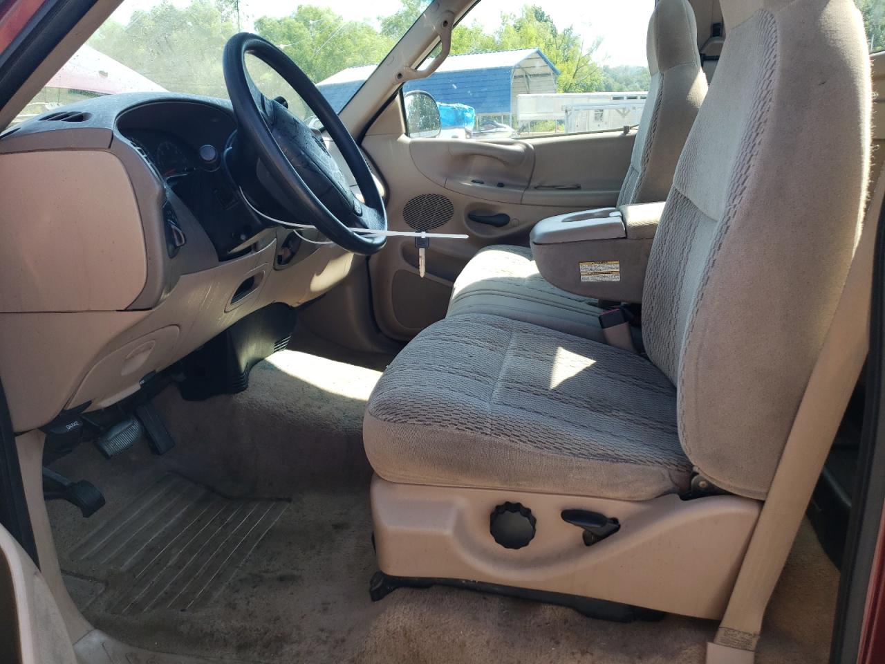 1997 Ford F150 VIN: 1FTDF1729VKD05702 Lot: 64141985