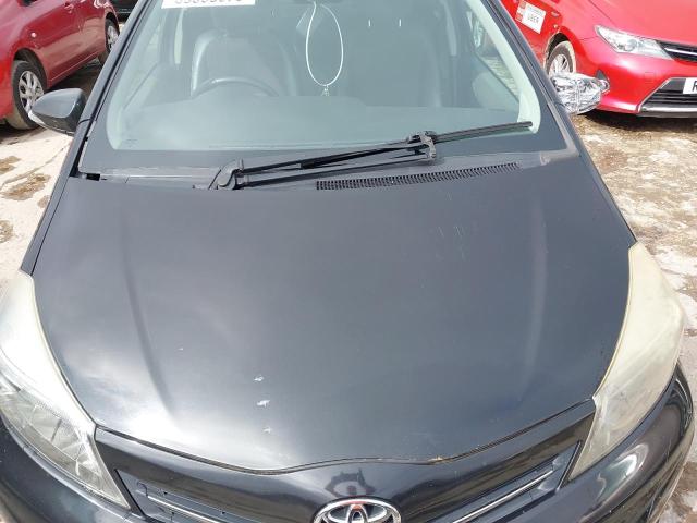 2011 TOYOTA YARIS SR V