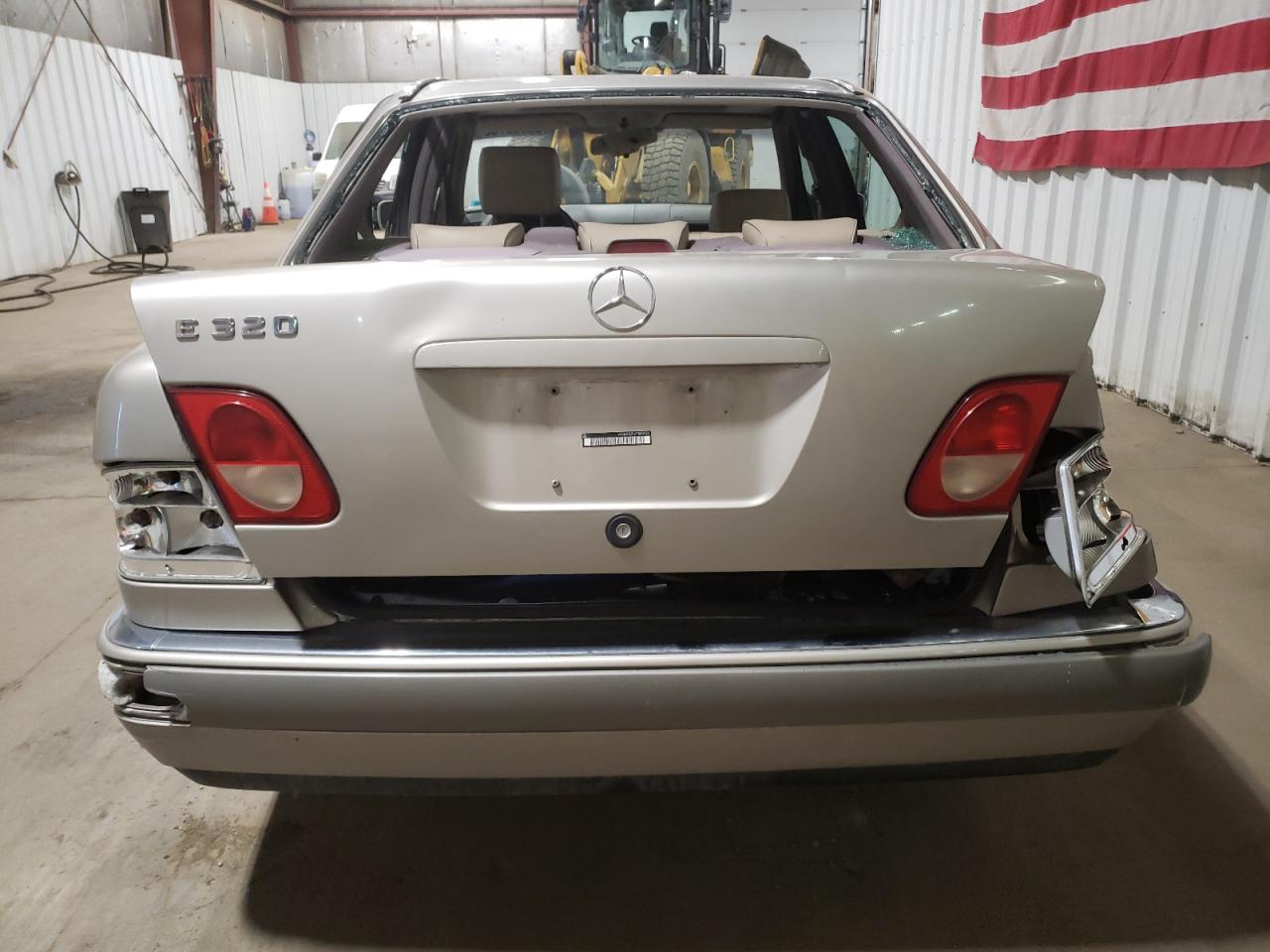 1996 Mercedes-Benz E 320 VIN: WDBJF55F6TJ002734 Lot: 65180735