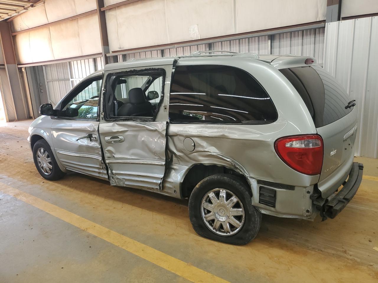 2004 Chrysler Town & Country Limited 2C8GP64L04R522459 photo #3