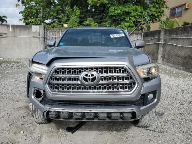  TOYOTA TACOMA 2017 Srebrny