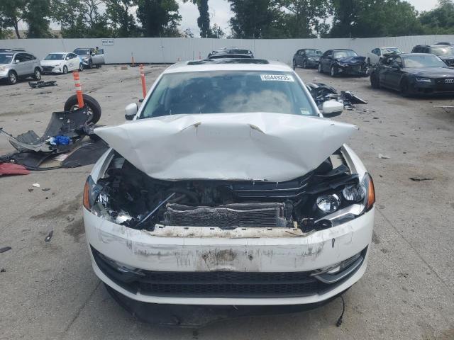 Sedans VOLKSWAGEN PASSAT 2013 White