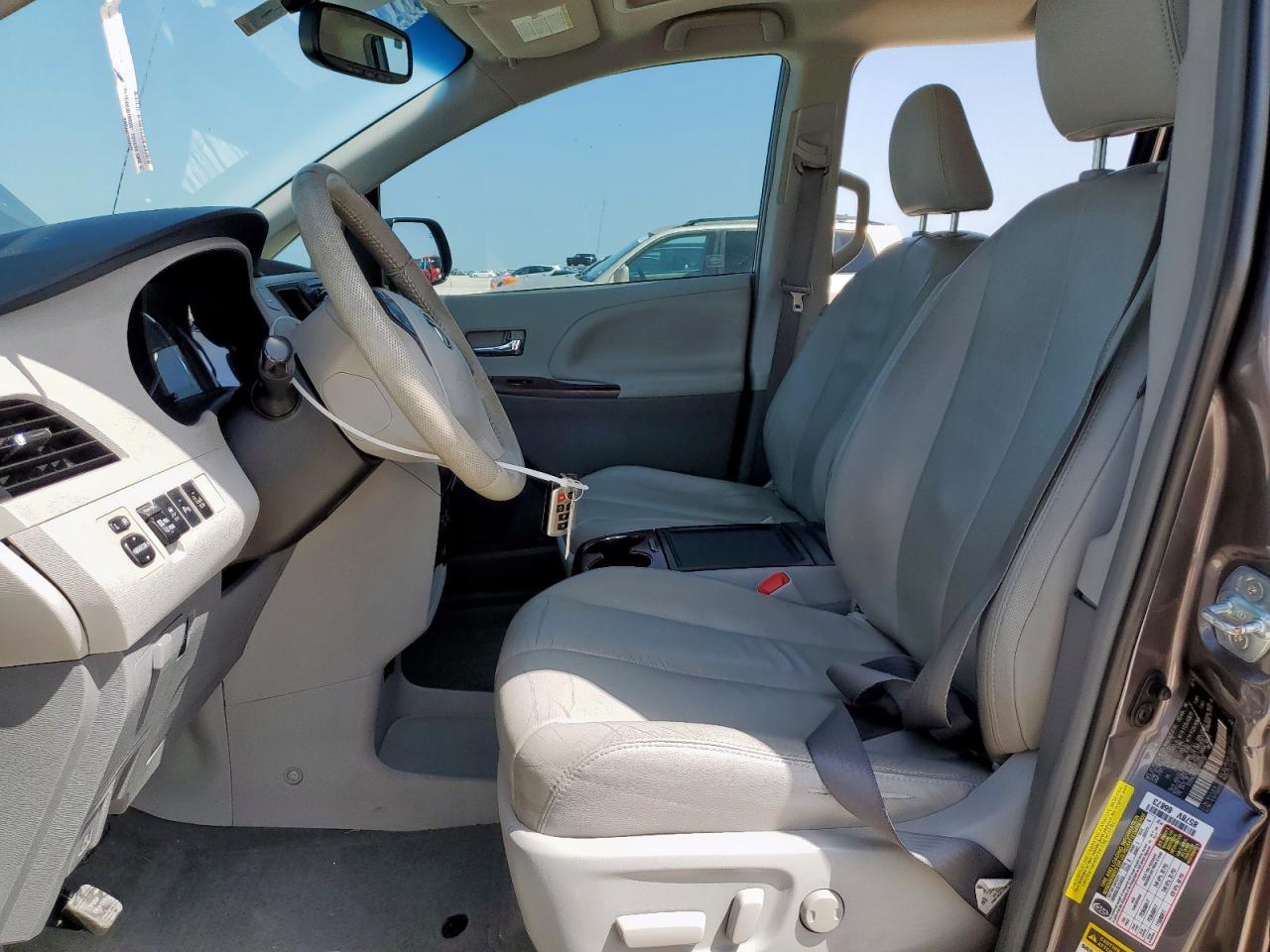 2014 Toyota Sienna Xle VIN: 5TDYK3DC0ES489720 Lot: 64269265