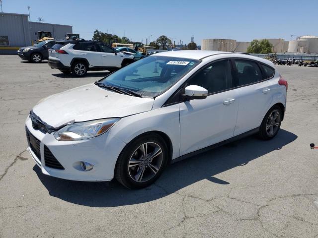 Hatchbacks FORD FOCUS 2014 Biały