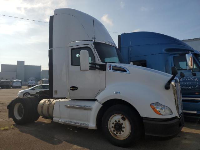 2015 Kenworth T680 Semi Truck