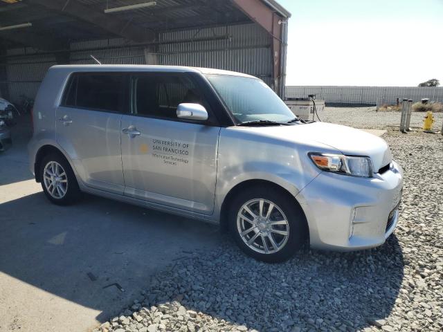 Parquets TOYOTA SCION 2015 Srebrny