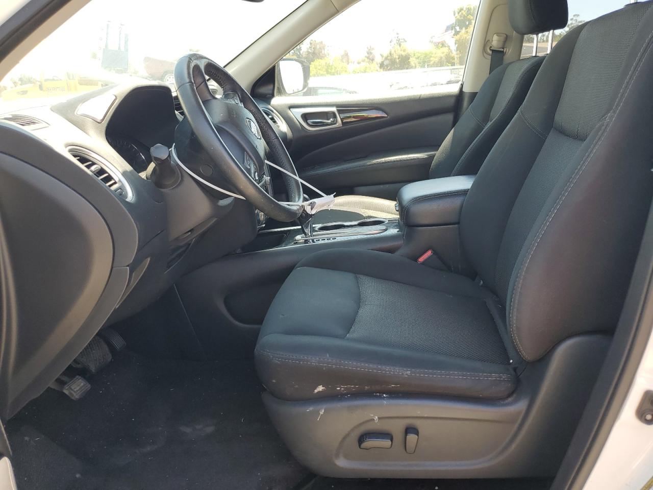2019 Nissan Pathfinder S VIN: 5N1DR2MN0KC608655 Lot: 64632135