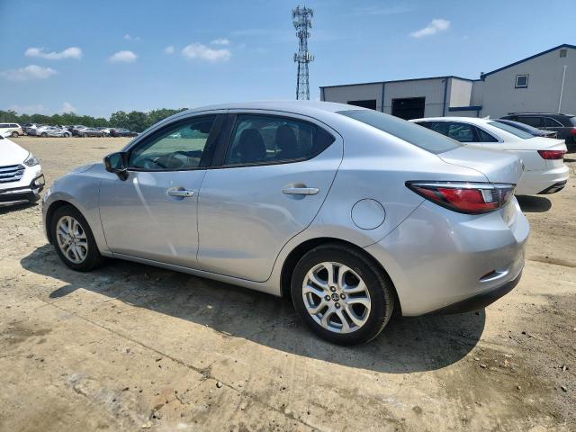  TOYOTA YARIS 2018 Srebrny
