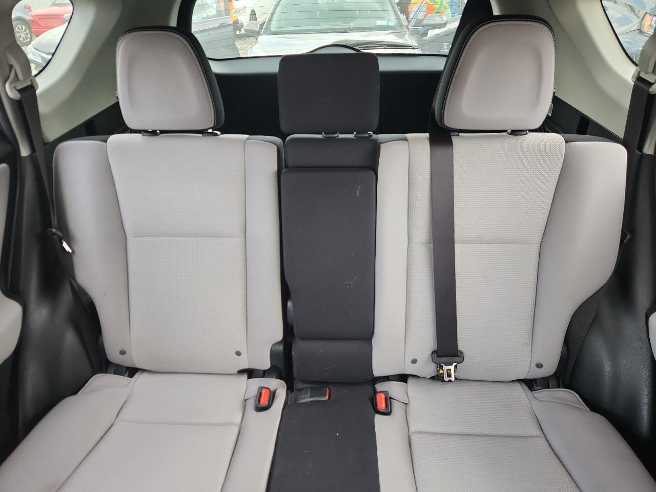 2017 Toyota Rav4 Xle VIN: JTMRFREV6HJ163692 Lot: 64744235