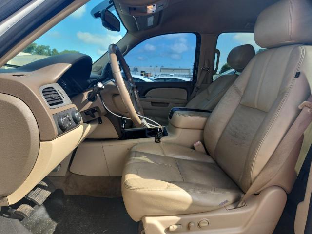 Parquets CHEVROLET TAHOE 2012 Biały