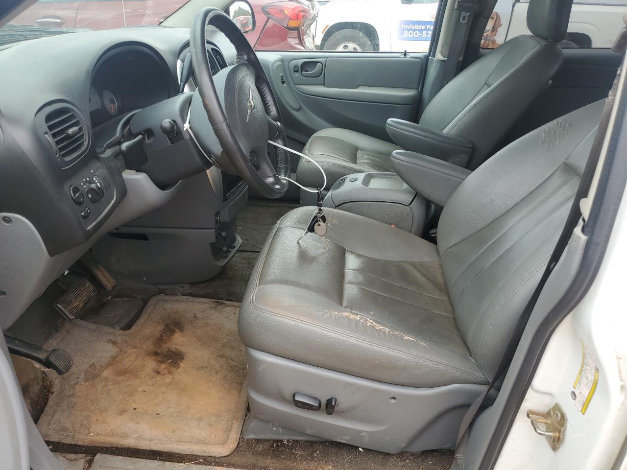 2005 Chrysler Town & Country Touring VIN: 2C4GP54L25R469163 Lot: 65192995