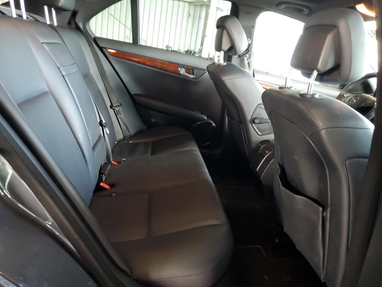 2010 Mercedes-Benz C 300 VIN: WDDGF5EB8AR122824 Lot: 64287005