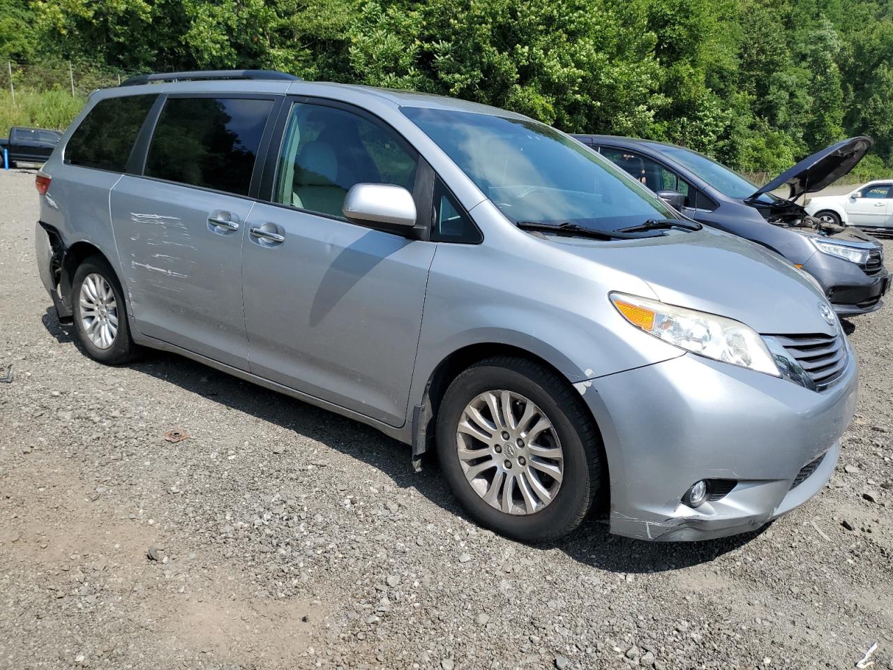 2015 Toyota Sienna Xle VIN: 5TDYK3DC3FS660431 Lot: 65463985