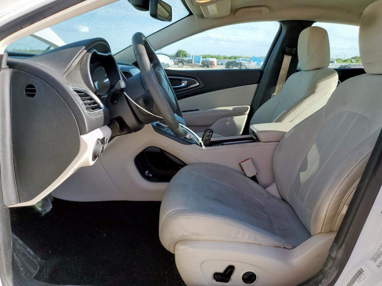 2015 Chrysler 200 Limited VIN: 1C3CCCAB6FN526493 Lot: 67209425