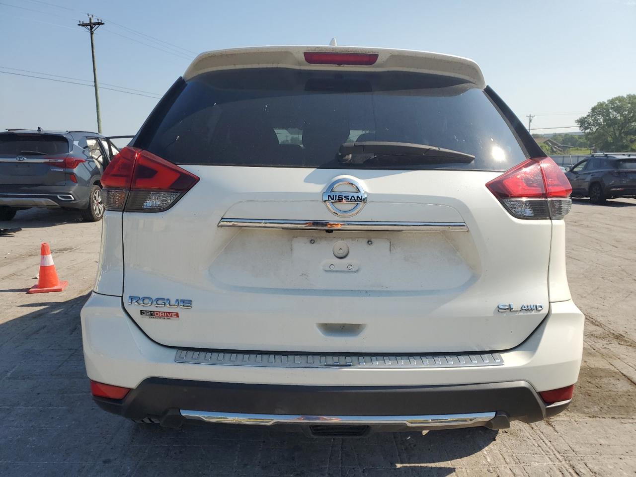 2017 Nissan Rogue S VIN: JN8AT2MV5HW268732 Lot: 63470145