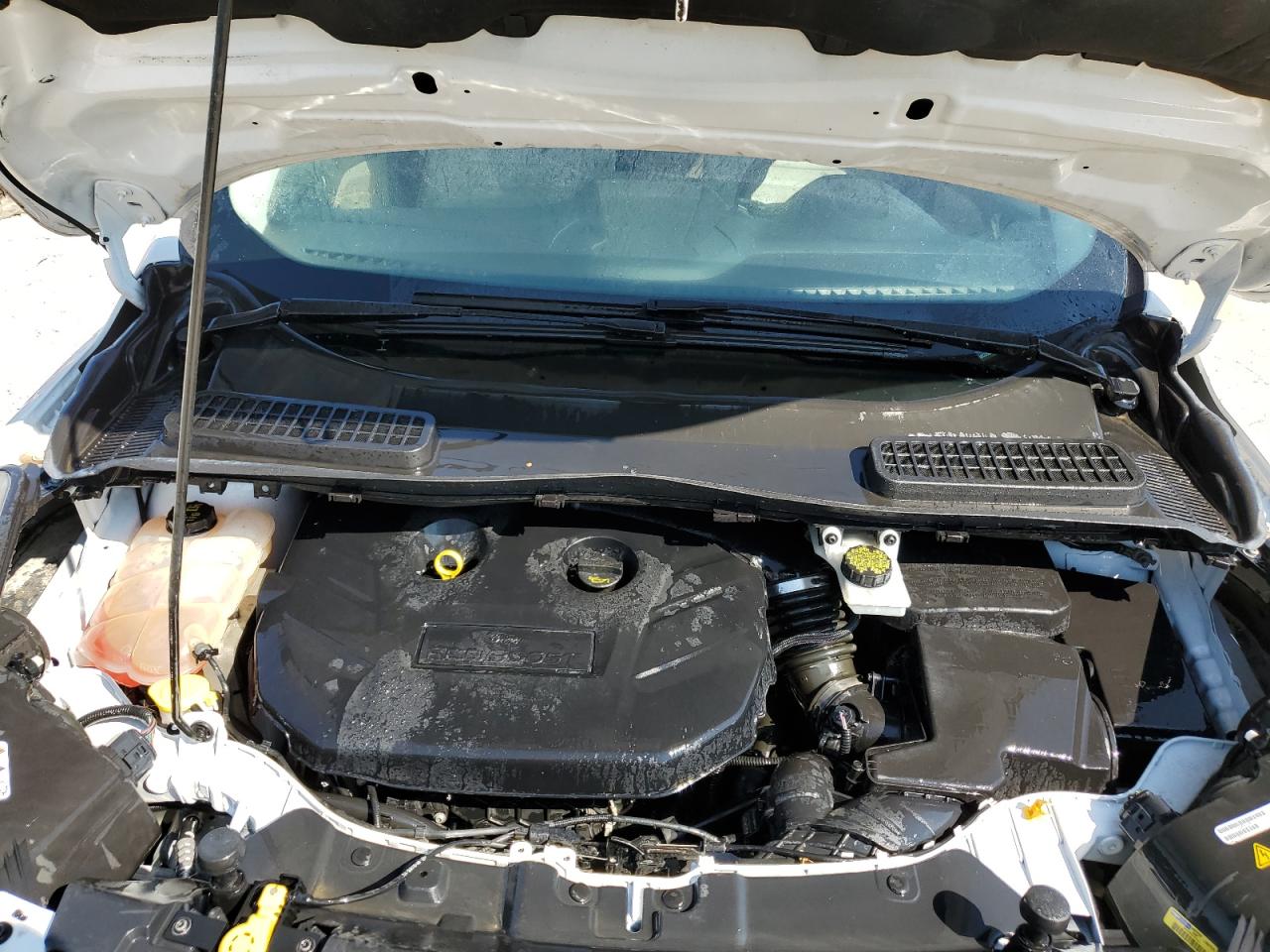 1FMCU0J93FUA58325 2015 Ford Escape Titanium