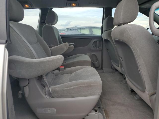 2005 TOYOTA SIENNA CE  