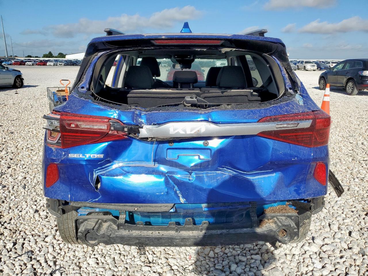 KNDEU2AA8P7398265 2023 Kia Seltos S
