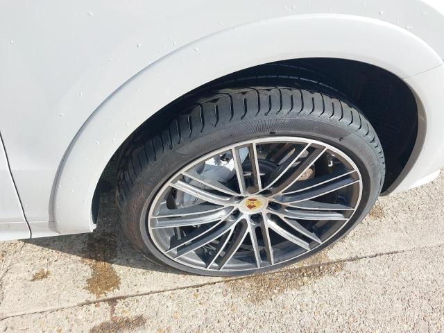 2022 PORSCHE CAYENNE V8