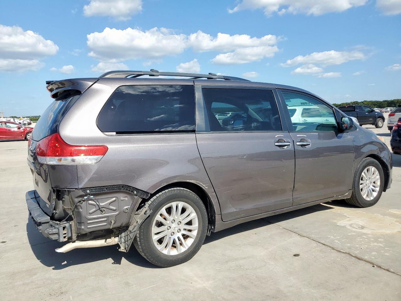 2011 Toyota Sienna Xle VIN: 5TDYK3DCXBS039813 Lot: 66006335