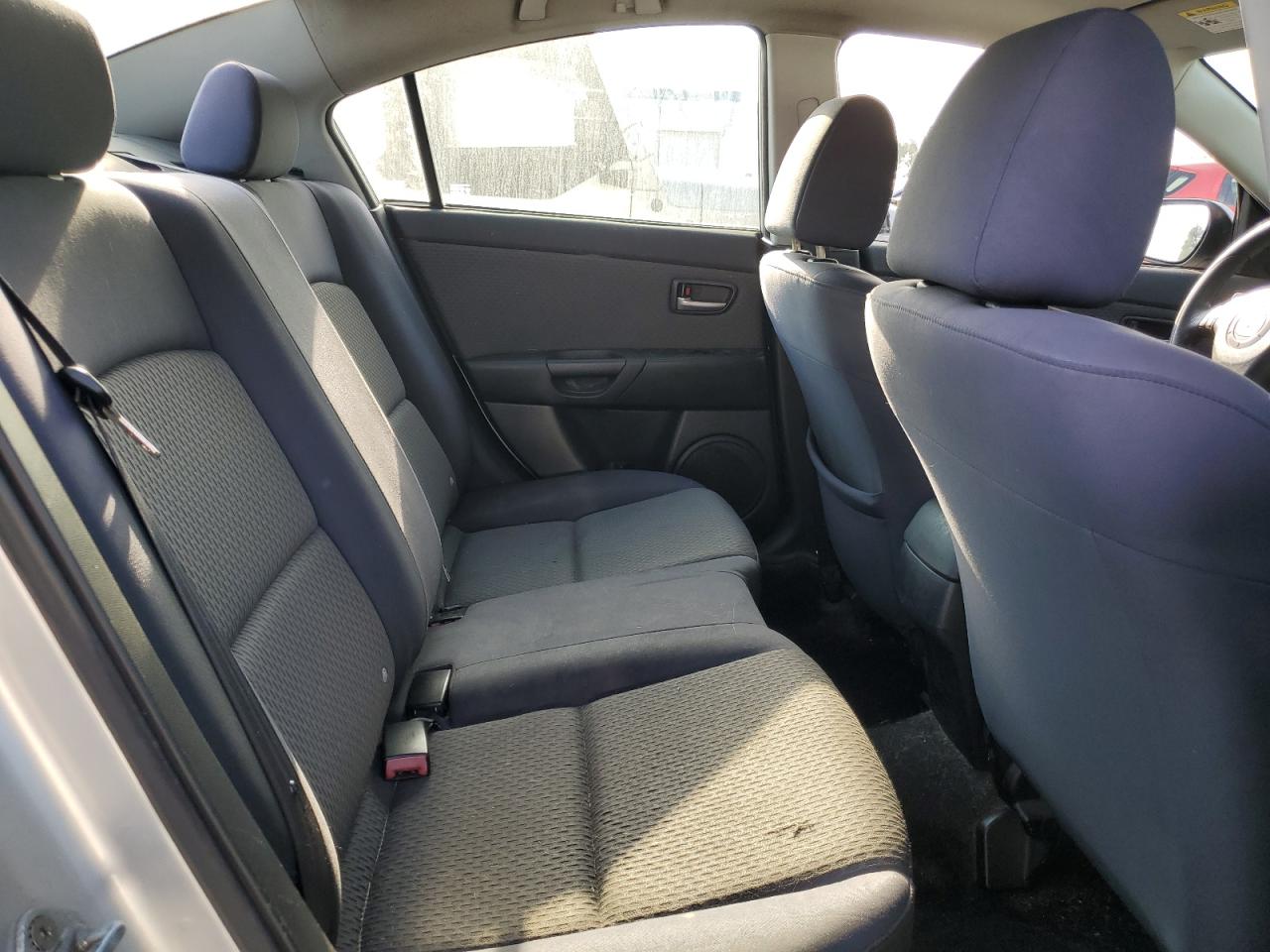 2004 Mazda 3 I VIN: JM1BK12F441216105 Lot: 65359205