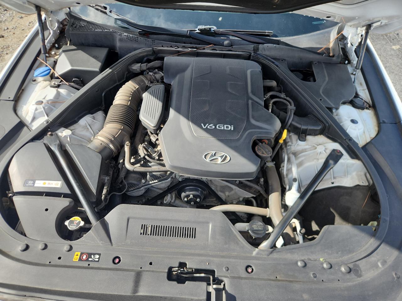 2015 Hyundai Genesis 3.8L VIN: KMHGN4JE9FU061880 Lot: 64060305