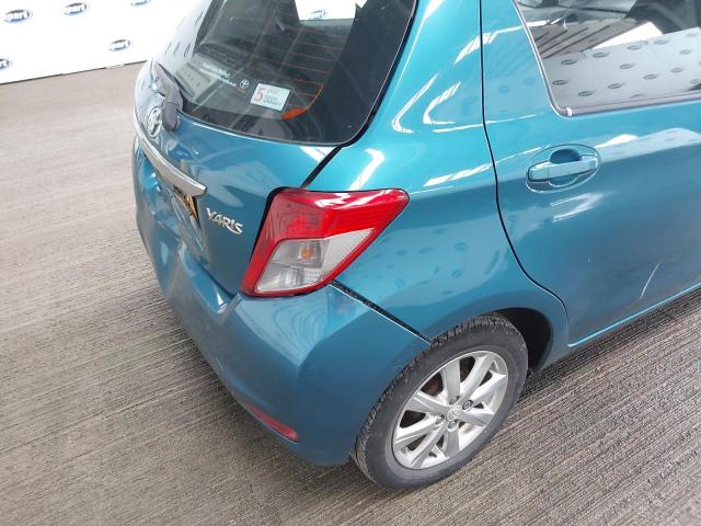 2013 TOYOTA YARIS TR V